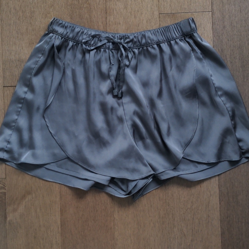 Satin fluttering short - Hollister